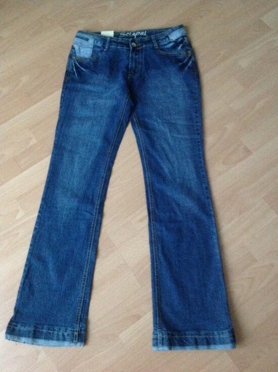 Platėjantis džinsai 